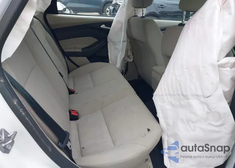 2018 Ford Focus Se z USA, uszkodzony, nr VIN 1FADP3F24JL247003